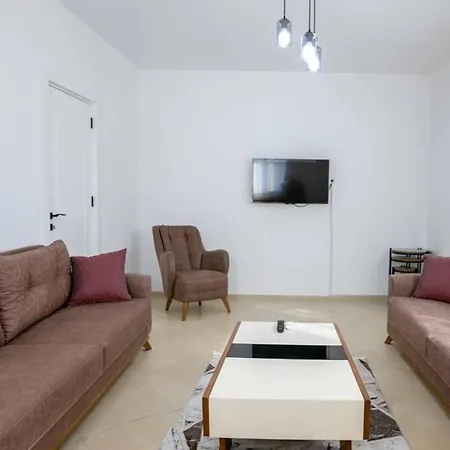 / Yaliciftlik'te Yazlik Ev Villa