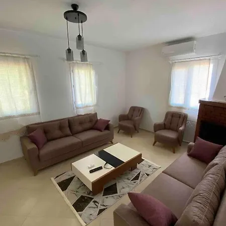 / Yaliciftlik'te Yazlik Ev Villa